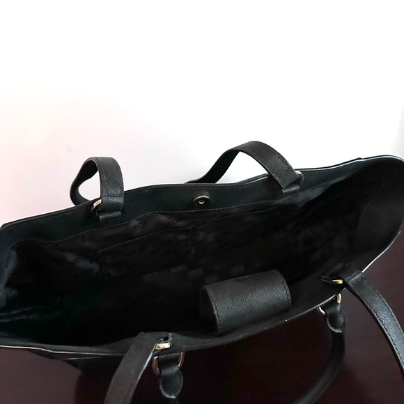 EUC Black Michael Kors purse - Picture 5 of 7